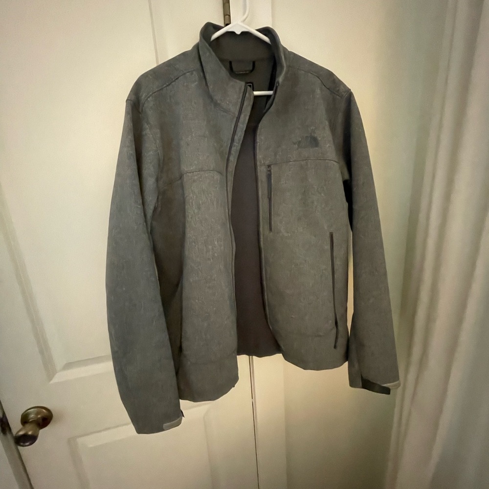 NorthFace polyester shell, only worn a few times. Size L